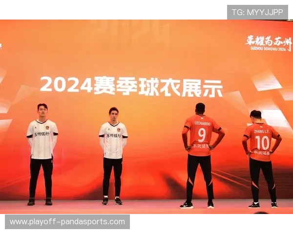 四大足球巨星同台竞技拼图 展现无与伦比的球场魅力与荣耀